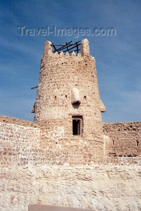 uaeuq3: UAE - Umm Al-Quaim / UAQ / Umm Alquwain / Umm al Qaiwain / QIW :  the fort - tower - Umm Al Quwain Museum - photo by M.Torres - (c) Travel-Images.com - Stock Photography agency - Image Bank