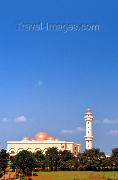 uganda109: Kampala, Uganda: the National Mosque and sky, aka Gaddafi Mosque, the largest mosque in Uganda, paid by Libya - Kampala Hill, known as Old Kampala - photo by M.Torres - (c) Travel-Images.com - Stock Photography agency - Image Bank