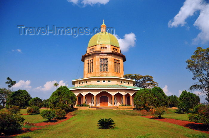 uganda116: Kampala, Uganda: Baha'i Temple on Kikaaya Hill - green domed building designed by Charles Mason Remey - photo by M.Torres - (c) Travel-Images.com - Stock Photography agency - Image Bank