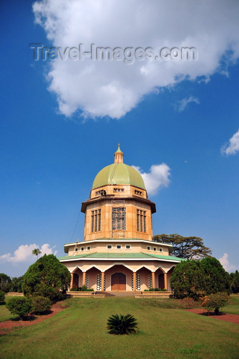 uganda117: Kampala, Uganda: Baha'i Temple on Kikaaya Hill - green domed building and sky - photo by M.Torres - (c) Travel-Images.com - Stock Photography agency - Image Bank