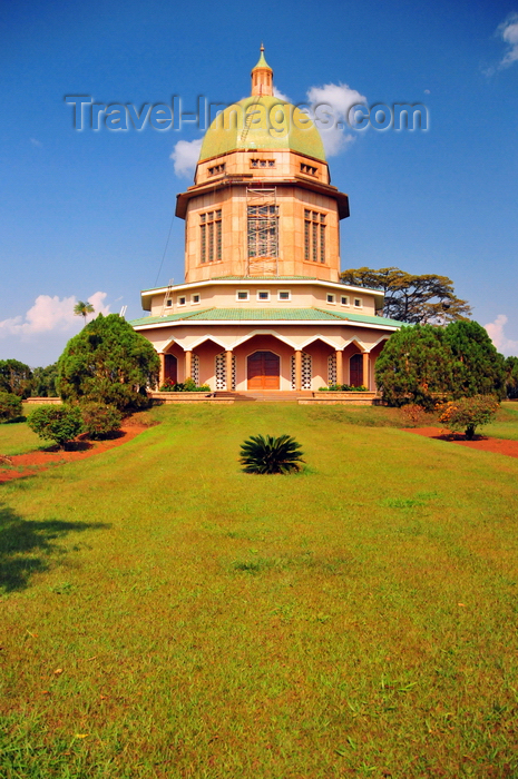 uganda120: Kampala, Uganda: Baha'i Temple on Kikaaya Hill - from the lawns - photo by M.Torres - (c) Travel-Images.com - Stock Photography agency - Image Bank