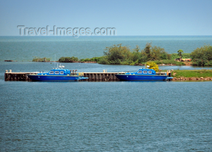 uganda178: Entebbe, Wakiso District, Uganda: Uganda coast guard naval base on Lake Victoria - coastal defense craft on the pier, Marine Wing of the Uganda People's Defence Force (UPDF), navy of a landlocked country, Manyago area - photo by M.Torres - (c) Travel-Images.com - Stock Photography agency - Image Bank