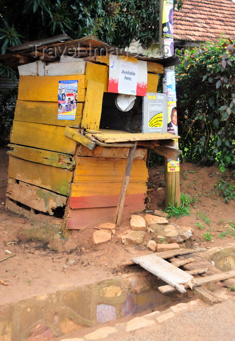 uganda187: Entebbe, Wakiso District, Uganda: mobile telephone services 'shop' in the developing world, notice the 'pedestrian bridge' - wooden hut - photo by M.Torres - (c) Travel-Images.com - Stock Photography agency - Image Bank