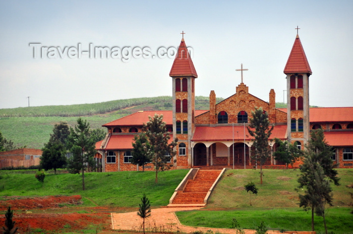 uganda29:  Lugazi / Kawolo, Buikwe District, Uganda: Our Lady Queen of Peace Cathedral - Roman Catholic - diocese of Lugazi - photo by M.Torres - (c) Travel-Images.com - Stock Photography agency - Image Bank