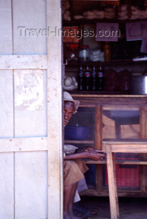 uganda34: Uganda - Fort Portal - old man in a bar - photos of Africa by F.Rigaud - (c) Travel-Images.com - Stock Photography agency - Image Bank