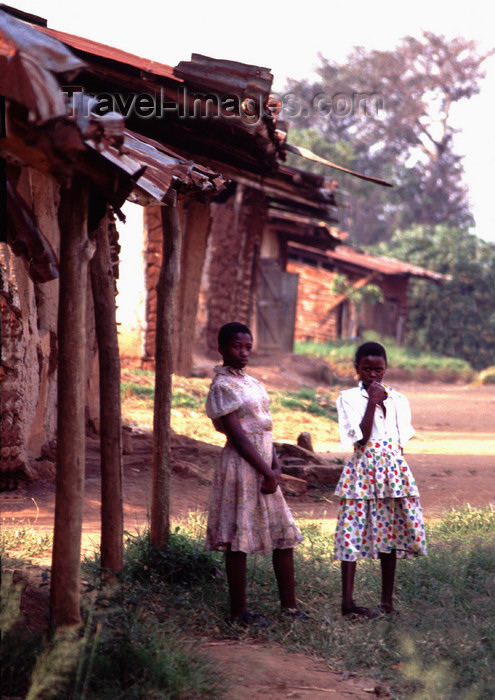 uganda39: Uganda - Kyarusozi - girls - photos of Africa by F.Rigaud - (c) Travel-Images.com - Stock Photography agency - Image Bank