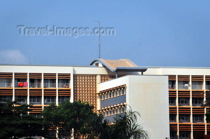 uganda56: Kampala, Uganda: Mulago hospital building - Yusuf Lule road - photo by M.Torres - (c) Travel-Images.com - Stock Photography agency - Image Bank