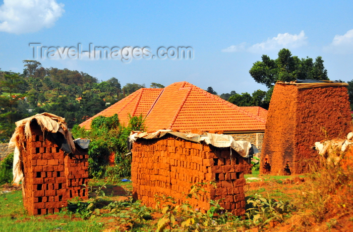 uganda60: Kampala, Uganda: artisanal brick production - brick piles and oven / kiln - brick making process in Africa - photo by M.Torres - (c) Travel-Images.com - Stock Photography agency - Image Bank