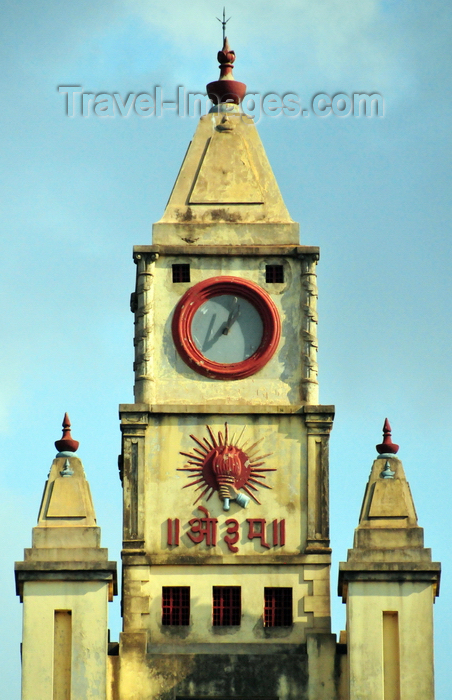 uganda61: Kampala, Uganda: colonial school building, gopuram style clock tower of Daffodils Academy, Prince Charles Drive - photo by M.Torres - (c) Travel-Images.com - Stock Photography agency - Image Bank