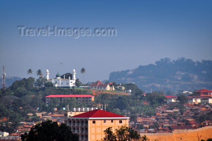 uganda65: Kampala, Uganda: white-washed mosque on a hill top - Kibuli mosque and Islamic center, Kibuli hill, Makindye Division - photo by M.Torres - (c) Travel-Images.com - Stock Photography agency - Image Bank