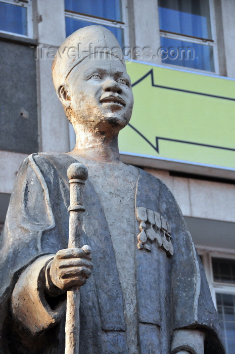 uganda72: Kampala, Uganda: statue of King Ssekabaka Muteesa,  Kabaka of the Kingdom of Buganda - Kampala road - photo by M.Torres - (c) Travel-Images.com - Stock Photography agency - Image Bank