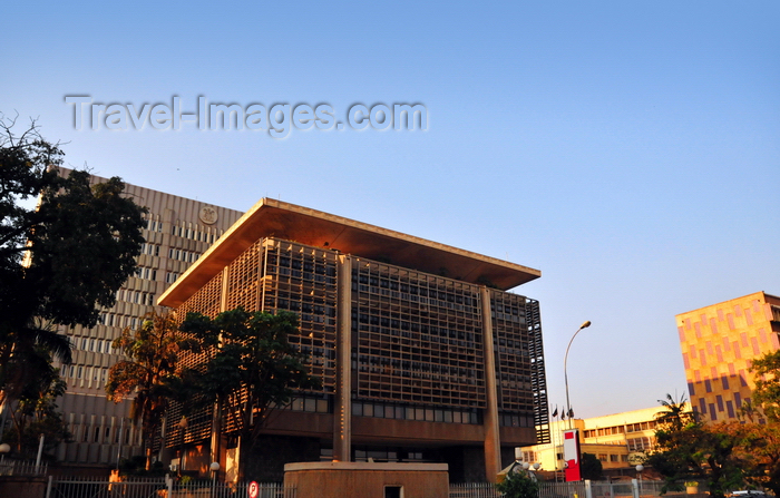 uganda79: Kampala, Uganda: Bank of Uganda building, the Central Bank of Uganda, Jinja Road - photo by M.Torres - (c) Travel-Images.com - Stock Photography agency - Image Bank