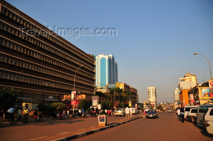 uganda80: Kampala, Uganda:Uganda Head post office and view along Jinja Road - Central Business District -  photo by M.Torres - (c) Travel-Images.com - Stock Photography agency - Image Bank