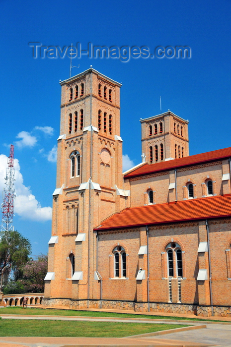 uganda91: Kampala, Uganda: side view of St. Mary's Catholic Cathedral, Rubaga Cathedral, Rubaga hill - Metropolitan Archdiocese of Kampala - photo by M.Torres - (c) Travel-Images.com - Stock Photography agency - Image Bank