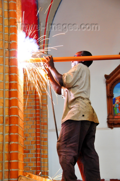 uganda96: Kampala, Uganda: worker welding metal among a burst of sparks - St. Mary's Catholic Cathedral, Rubaga Cathedral, Rubaga hill - Metropolitan Archdiocese of Kampala - photo by M.Torres - (c) Travel-Images.com - Stock Photography agency - Image Bank