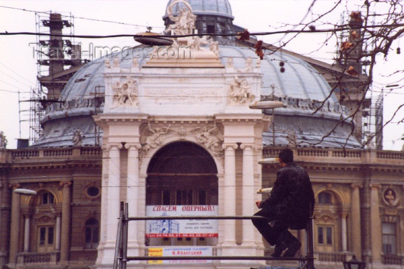 ukra19: Ukraine - Odessa / Odesa / ODS: spectator at the opera house (photo by Nacho Cabana) - (c) Travel-Images.com - Stock Photography agency - Image Bank