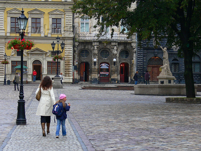 ukra86: Lviv / Lvov, Ukraine: Market Square - Ploshcha Rynok - photo by J.Kaman - (c) Travel-Images.com - Stock Photography agency - Image Bank