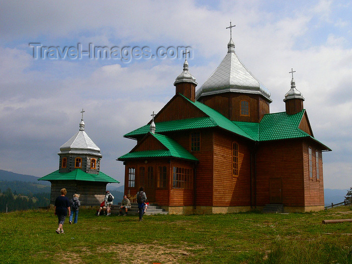 ukra92: Transcarpathia / Zakarpattya, Ukraine: countryside around Jablonica - wooden church - photo by J.Kaman - (c) Travel-Images.com - Stock Photography agency - Image Bank