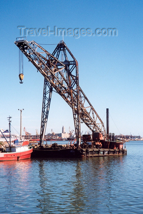 uruguay16: Uruguay - Montevideo: harbour - floating crane (photo by M.Torres) - (c) Travel-Images.com - Stock Photography agency - Image Bank