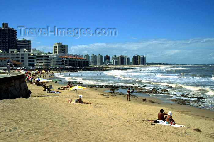 uruguay40: Punta del Este, Maldonado dept., Uruguay:  beach and hotels - photo by S.Dona' - (c) Travel-Images.com - Stock Photography agency - Image Bank