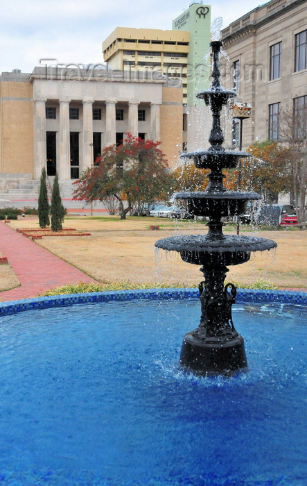 usa1003: Little Rock, Arkansas, USA: fountain near Pulaski County Courthouse - Robinson Center in the background - photo by M.Torres - (c) Travel-Images.com - Stock Photography agency - Image Bank