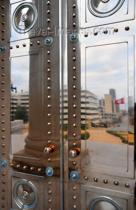 usa1009: Little Rock, Arkansas, USA: Arkansas State Capitol - detail of a bronze door reflecting Capitol Avenue - the doors were came from Tiffany's in New York - photo by M.Torres - (c) Travel-Images.com - Stock Photography agency - Image Bank