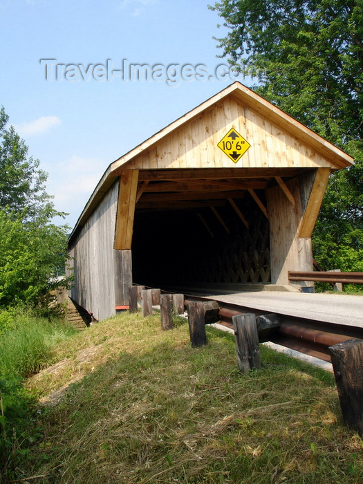 usa1036: Pittsford, Rutland County, Vermont, USA: Depot Covered Bridge across Otter Creek - Town lattice truss - photo by G.Frysinger - (c) Travel-Images.com - Stock Photography agency - Image Bank