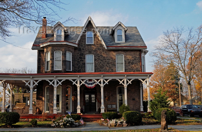 usa1047: Bristol, Bucks County, Pennsylvania, USA: stone house - photo by N.Chayer - (c) Travel-Images.com - Stock Photography agency - Image Bank