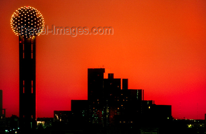 usa1062: Dallas, Texas, USA: Reunion Tower - Hyatt Regency Hotel - skyline at sunset - geodesic dome formed with aluminum struts - Welton Becket and Associates architects - photo by C.Lovell - (c) Travel-Images.com - Stock Photography agency - Image Bank