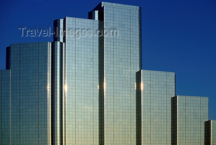 usa1067: Dallas, Texas, USA: Hyatt Regency Hotel - mirror façades - Reunion district - Welton Becket and Associates architects - photo by C.Lovell - (c) Travel-Images.com - Stock Photography agency - Image Bank