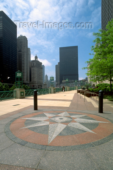usa1075: Chicago, Illinois, USA: wind rose on the parkway along the Chicago river, a few blocks from lake Michigan - photo by C.Lovell - (c) Travel-Images.com - Stock Photography agency - Image Bank