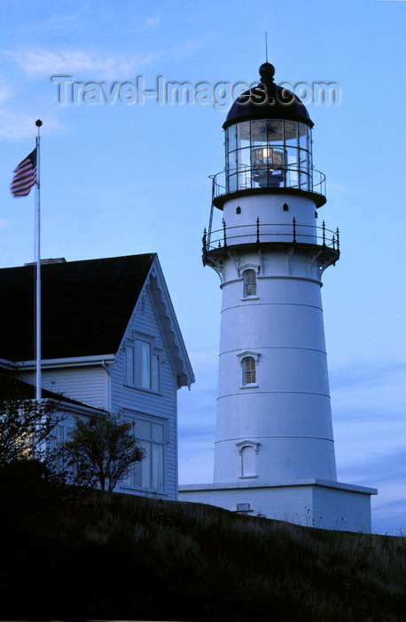 usa1090: Cape Elizabeth, Portland, Maine, USA: cast iron conical tower of the Cape Elizabeth Lighthouse (1874)- traditional New England architecture - Admiralty nr J020 - photo by C.Lovell - (c) Travel-Images.com - Stock Photography agency - Image Bank