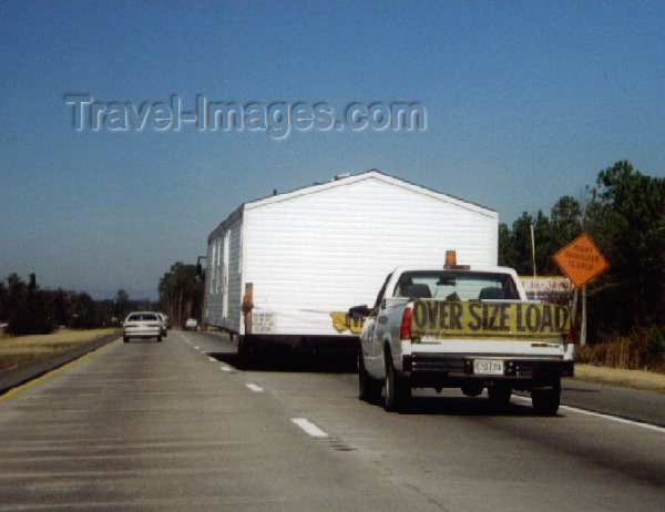 usa11: Georgia, USA: Moving on Interstate 95  - Mobile home - photo by M.Torres - (c) Travel-Images.com - Stock Photography agency - Image Bank