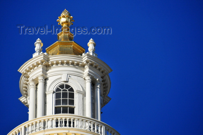 usa1120: Boston, Massachusetts, USA: Massachusetts State House - Capitol - dome lantern topped with a gilded pine cone - photo by M.Torres - (c) Travel-Images.com - Stock Photography agency - Image Bank