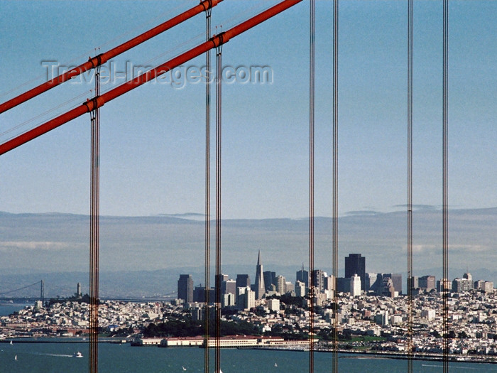 usa113: USA - San Francisco (California): bridge and skyline (photo by T.Marshall) - (c) Travel-Images.com - Stock Photography agency - Image Bank