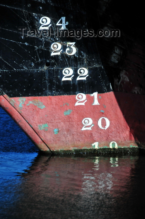 usa1148: Boston, Massachusetts, USA: Charlestown Navy Yard - USS Constitution - prow depth scale - close-up of the draft scale at the frigate's bow - photo by M.Torres - (c) Travel-Images.com - Stock Photography agency - Image Bank