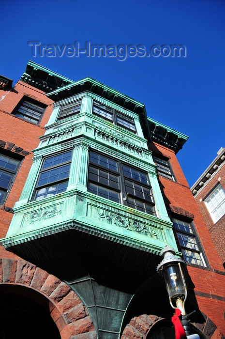 usa1167: Boston, Massachusetts, USA: Charlestown - Monument avenue - bay windows and gas lighting - street lamp - photo by M.Torres - (c) Travel-Images.com - Stock Photography agency - Image Bank