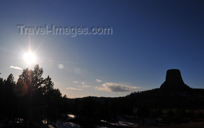 usa118: Devils Tower National Monument, Wyoming: a 1,300-acre preserve with rolling hills - tower's silhouette in the late afternoon - Black Hills - photo by M.Torres - (c) Travel-Images.com - Stock Photography agency - Image Bank