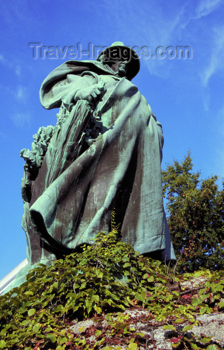 usa1188: Salem, Massachusetts, USA: cloaked statue of Roger Conan - fishermen leader and town founder - Salem Common - sculptor Henry H. Kitson - photo by D.Forman - (c) Travel-Images.com - Stock Photography agency - Image Bank