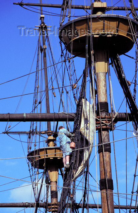 usa1191: Plymouth, Massachusetts, USA: Mayflower II - rigging and crow's nest - photo by D.Forman - (c) Travel-Images.com - Stock Photography agency - Image Bank