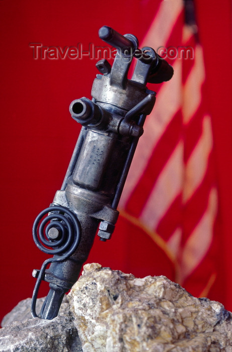 usa1200: Mount Rushmore National Memorial, Pennington County, South Dakota, USA: pneumatic drill used to carve the rock of the Black hills -  jackhammer at the visitors center - photo by C.Lovell - (c) Travel-Images.com - Stock Photography agency - Image Bank