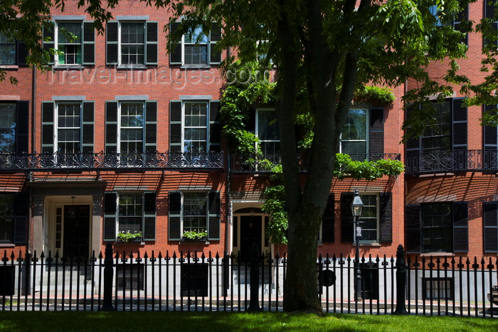 usa1218: Boston, Massachusetts, USA: classic brick houses of the wealthy grace Louisburg Square on Beacon Hill  - photo by C.Lovell - (c) Travel-Images.com - Stock Photography agency - Image Bank