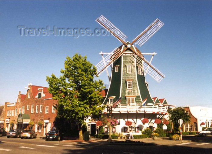 usa122: Lynden (Washington): Dutch wind-mill - photo by P.Willis - (c) Travel-Images.com - Stock Photography agency - Image Bank