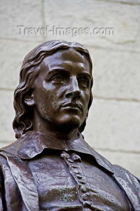 usa1232: Cambridge, Greater Boston, Massachusetts, USA: statue of John Harvard, English pastor and first patron of Harvard University - photo by C.Lovell - (c) Travel-Images.com - Stock Photography agency - Image Bank