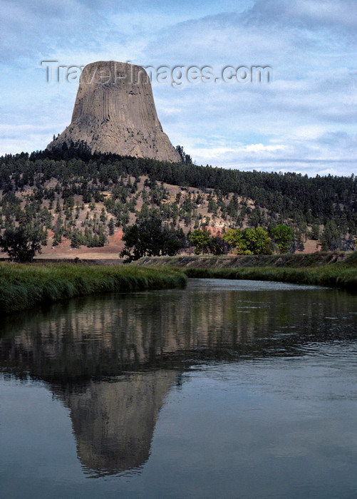usa1252: Devil’s Tower National Monument, Wyoming: Devil’s tower with water reflection - photo by C.Lovell - (c) Travel-Images.com - Stock Photography agency - Image Bank