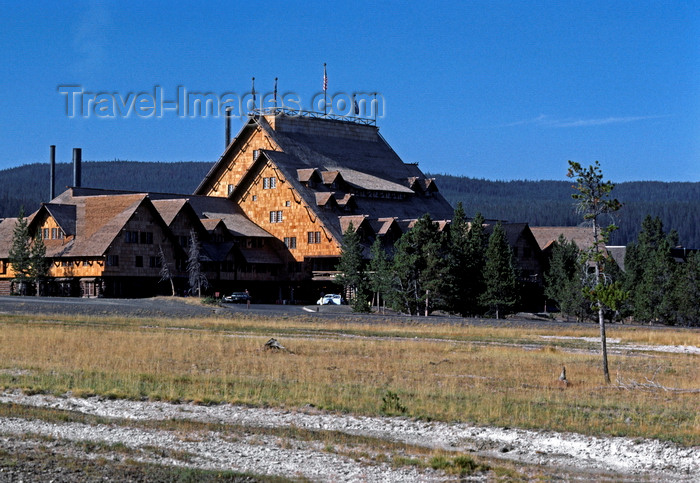 usa1255: Yellowstone National Park, Wyoming USA: Old Faithful Inn - rustic resort architecture - photo by C.Lovell - (c) Travel-Images.com - Stock Photography agency - Image Bank