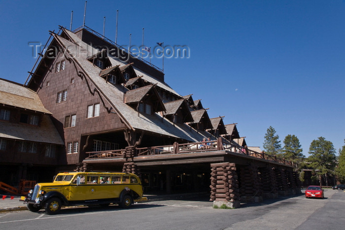 usa1284: Yellowstone National Park, Wyoming, USA: the historic Old Faithful Inn - architect Robert Reamer - photo by C.Lovell - (c) Travel-Images.com - Stock Photography agency - Image Bank