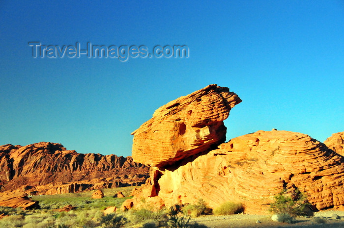 usa132: Valley of Fire State Park, Clark County, Nevada, USA: Sphinx-lime red sandstone formation - photo by M.Torres - (c) Travel-Images.com - Stock Photography agency - Image Bank