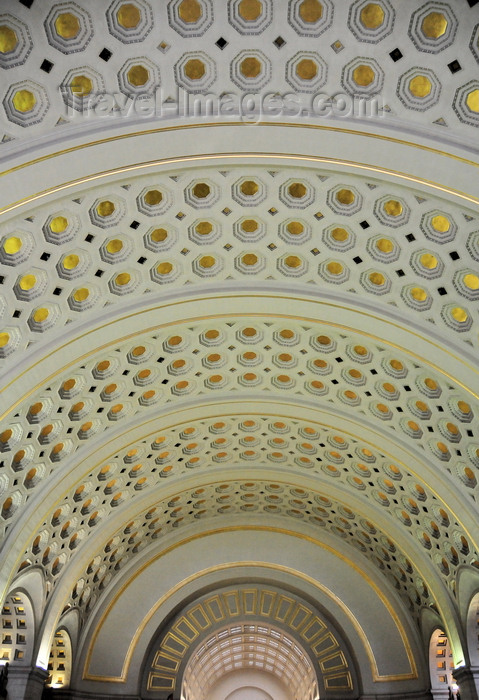 usa1324: Washington, D.C., USA: Union Station - vaulted ceiling with gold leaf - architect Daniel Burnham - photo by M.Torres - (c) Travel-Images.com - Stock Photography agency - Image Bank