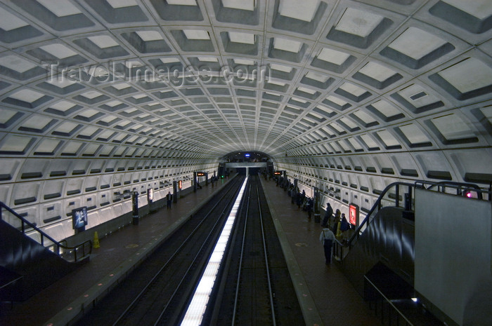 usa1342: Washington, D.C., USA: Dupont Circle metro station - underground subway station with concrete construction - Metrorail Red Line - photo by C.Lovell - (c) Travel-Images.com - Stock Photography agency - Image Bank